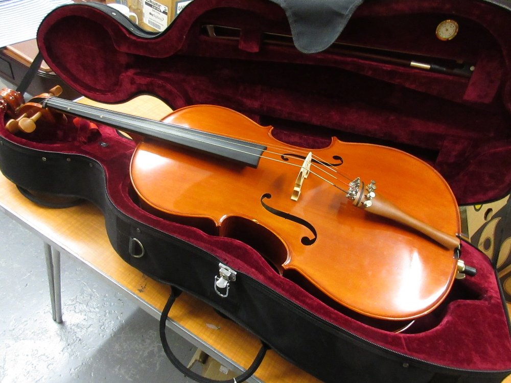 Late 20th Century cello having two piece 25.5in back (1 of 2)