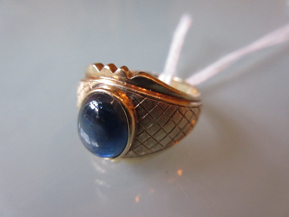 Gentleman's 18ct gold sapphire set ring (1 of 1)