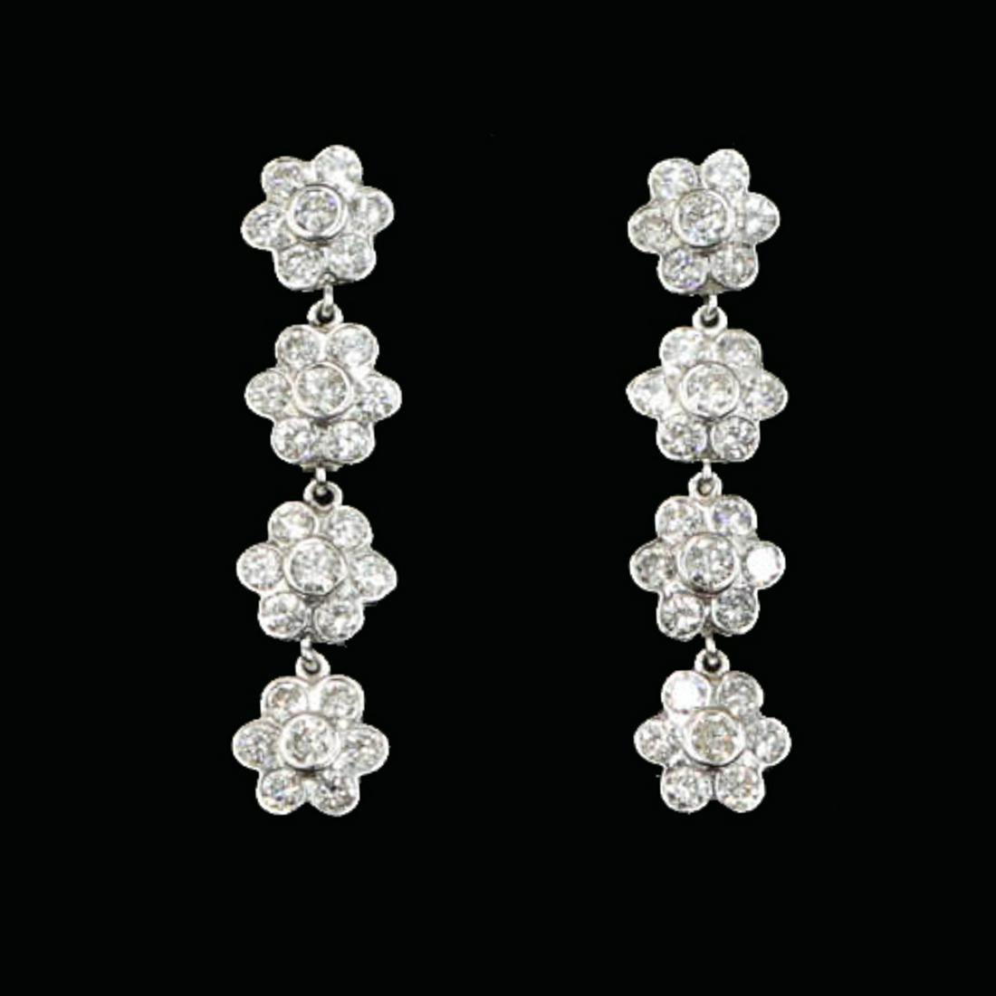 Pair of 18K white gold diamond earrings (1 of 3)