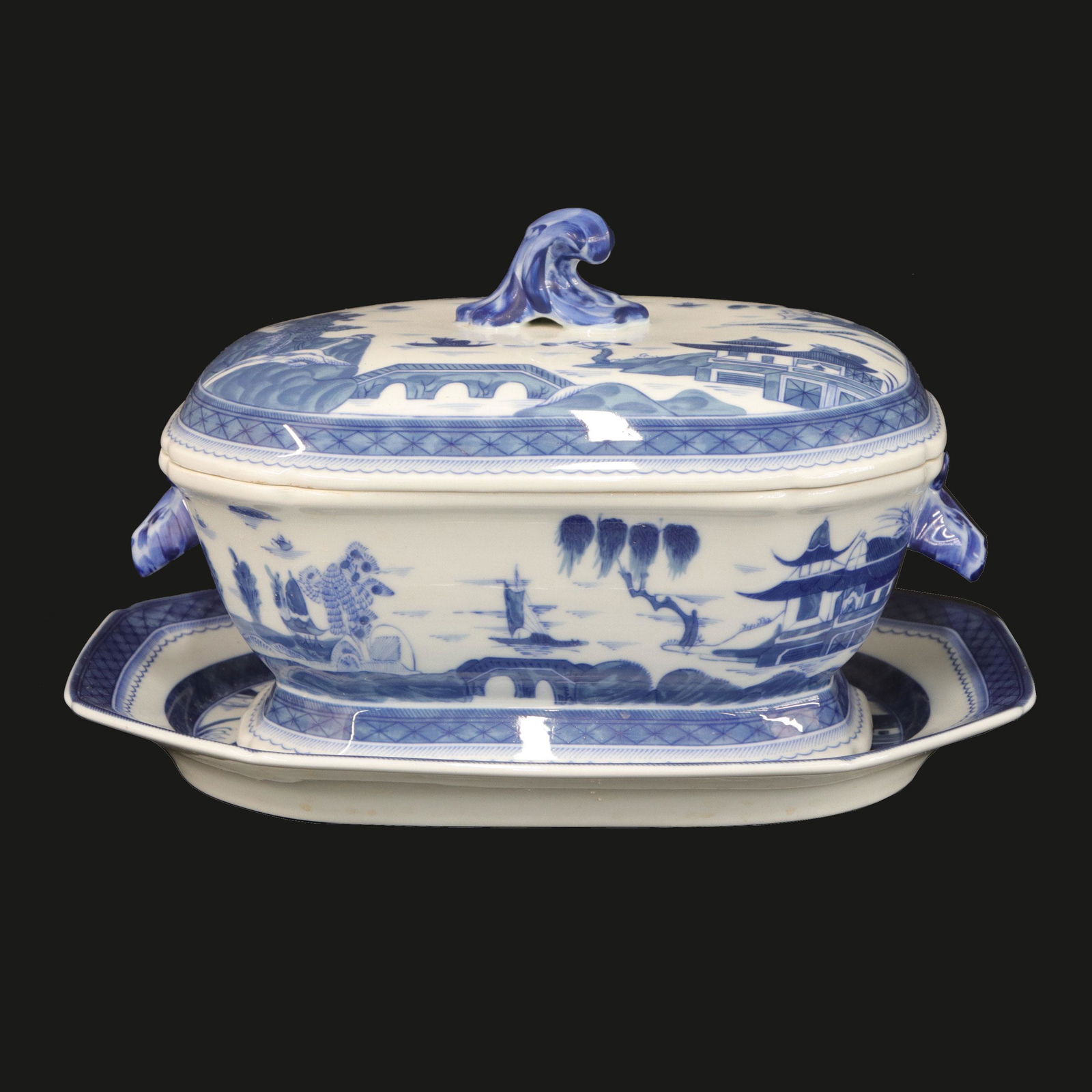 Vintage Mottahedeh Porcelain Tureen and Underplate (1 of 6)