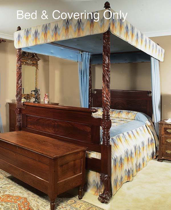 Fine American carved mahogany four poster canopy: Fine American carved mahogany four poster canopy bed with carved finials and claw feet, c.1870