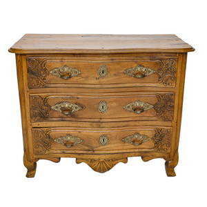 Late18th/ Early 19th C. French Provincial Walnut Serpentine Front Commode