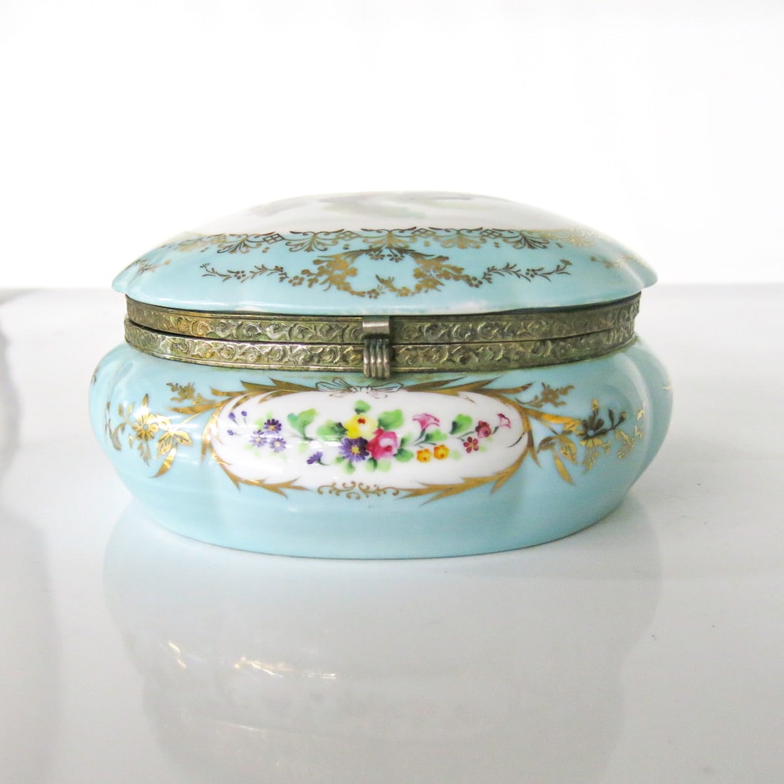 Oval Porcelain Hinged Trinket Box (1 of 5)