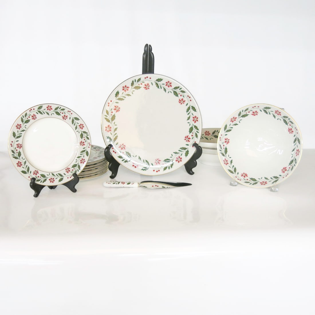 Group of Royal Doulton English Porcelain Holly Pattern China, Fifteen Pieces Total (1 of 6)