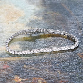 7 Inch 18K White Gold Diamond Line Bracelet