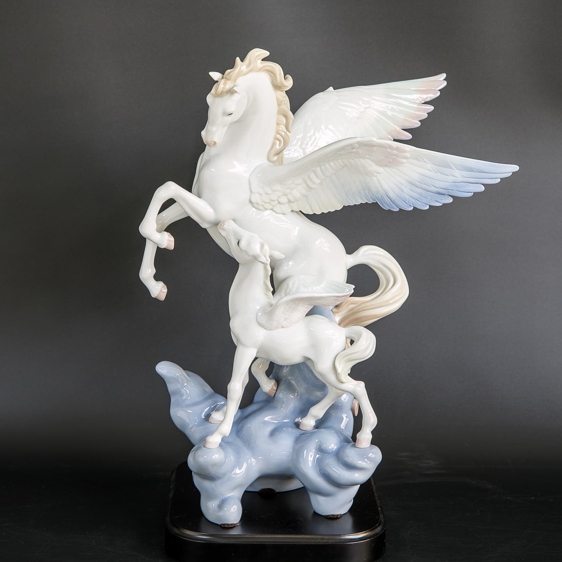 Lladro Porcelain Figurine of Pegasus and Foal (1 of 9)