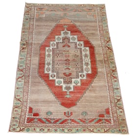 4'9" X 9'9" Anatolian Rug