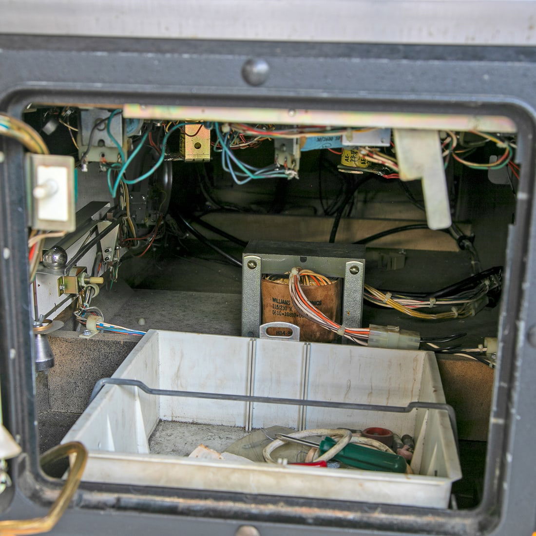 Vintage 1986 Grand Lizard Pinball Machine - 13