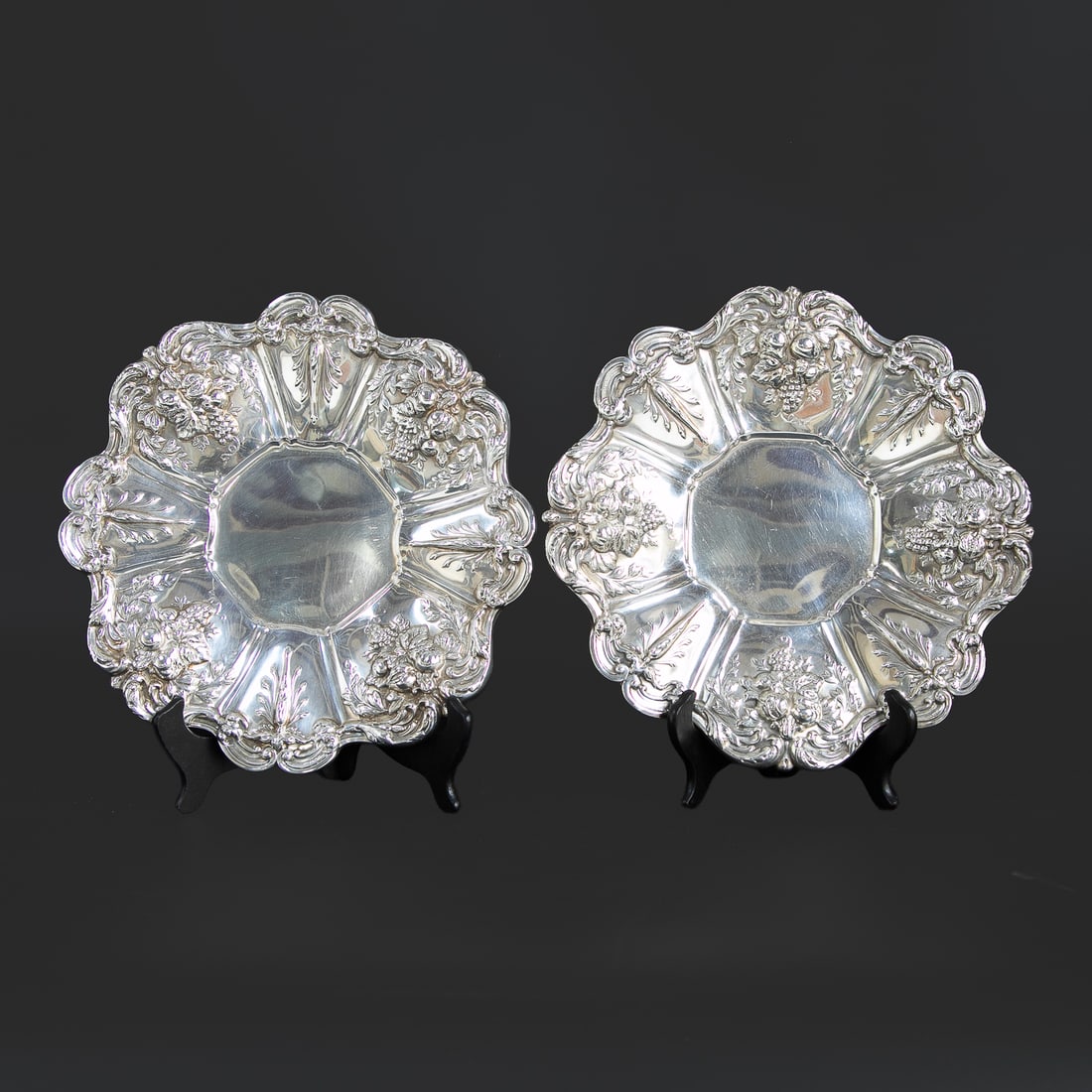 Reed and Barton Sterling Silver Francis I Pattern Service Plates, Pair (1 of 4)