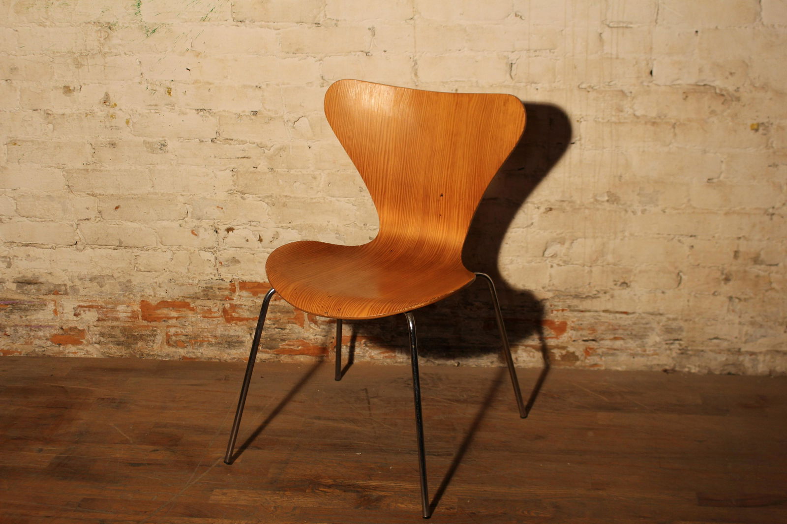 Fritz Hansen Series 7 Chair by Arne Jacobsen: Arne Jacobsen designed Series 7 chair. Chrome legs with bentwood seat. Manufactured by Fritz Hansen. 29.5" x 18" x 16.75". Fritz Hansen label under seat.