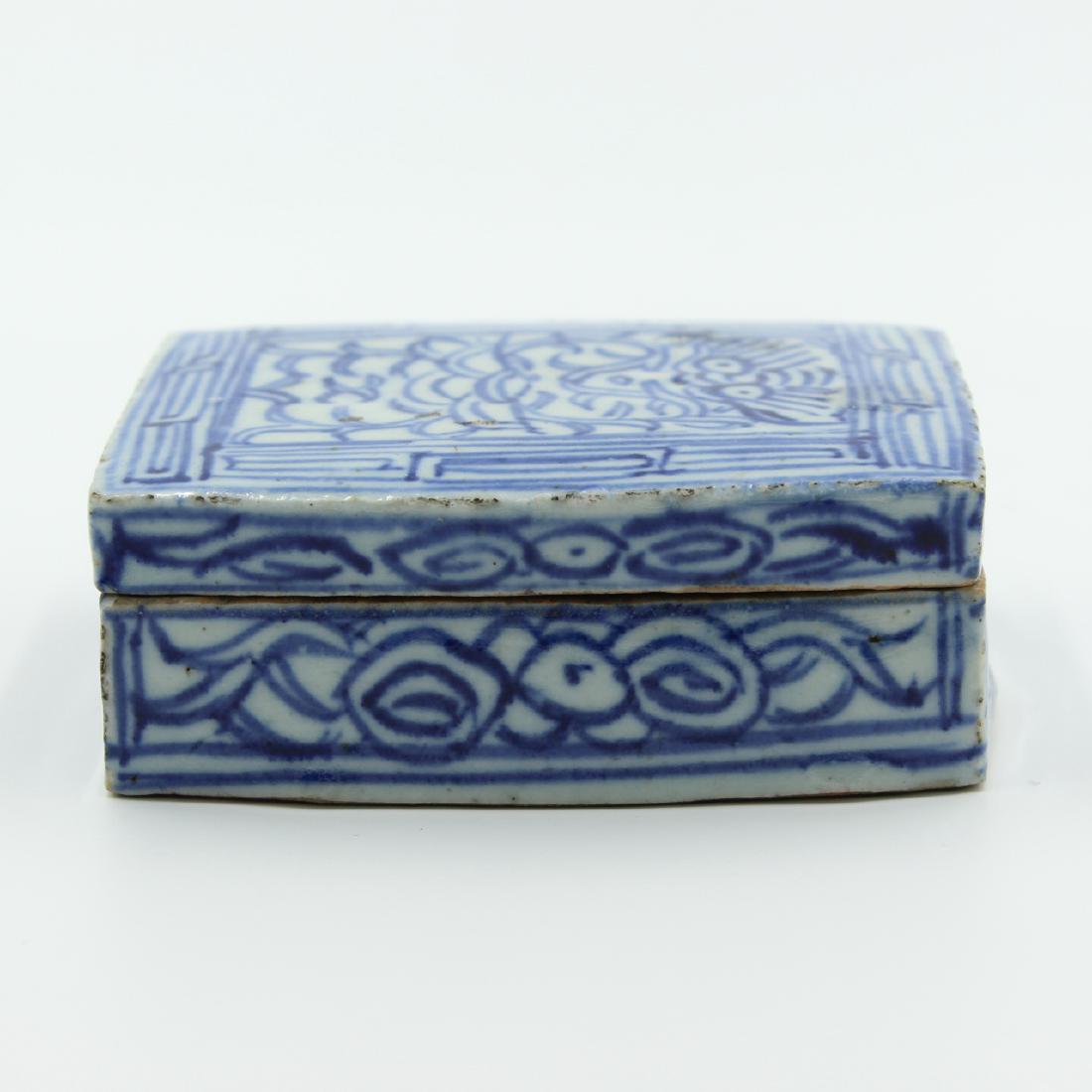Qing Dynasty Porcelain Lidded Box (1 of 6)