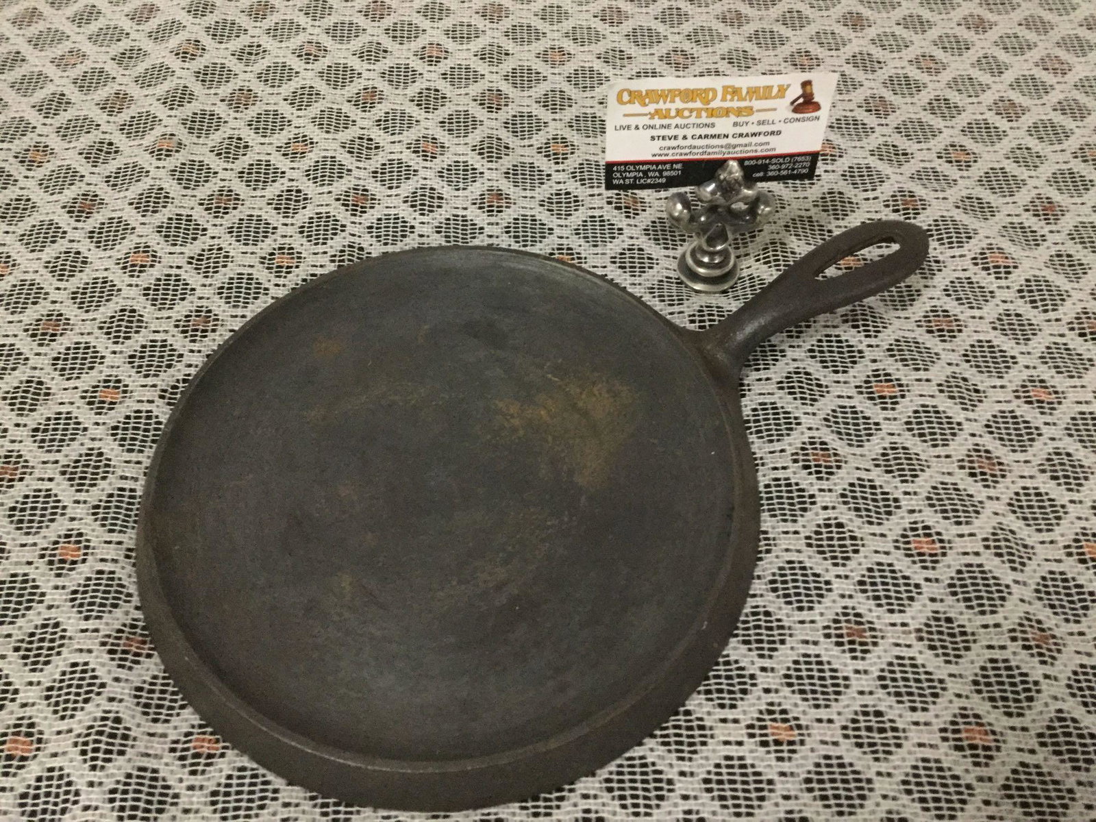 Antique Griswold 738 A slant logo size 8 cast iron: Antique Griswold 738 A slant logo size 8 cast iron griddle. Measures approx 14x10x1.5 inches.