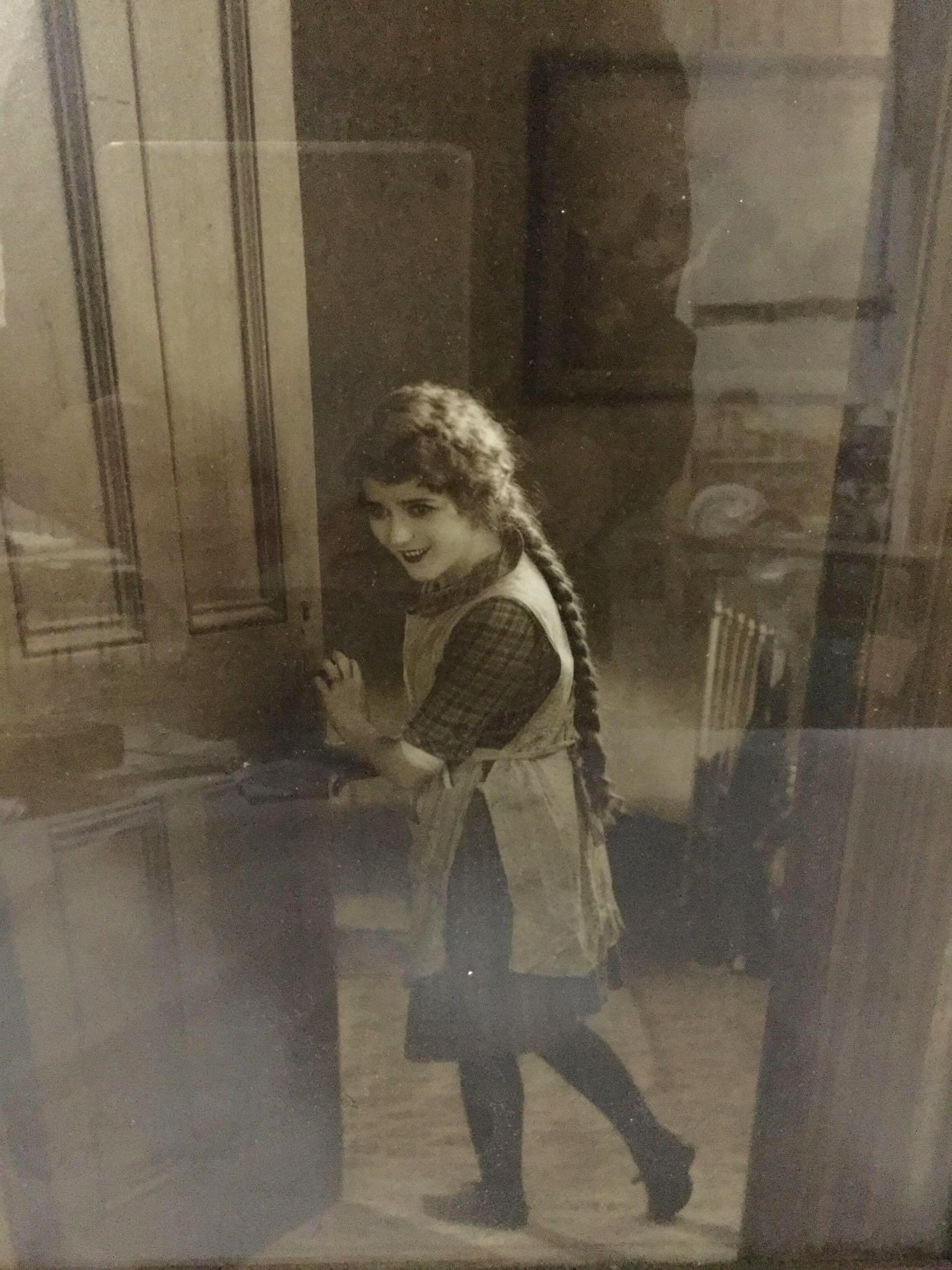 Antique signed photo of actress in doorway. Approx (1 of 5)