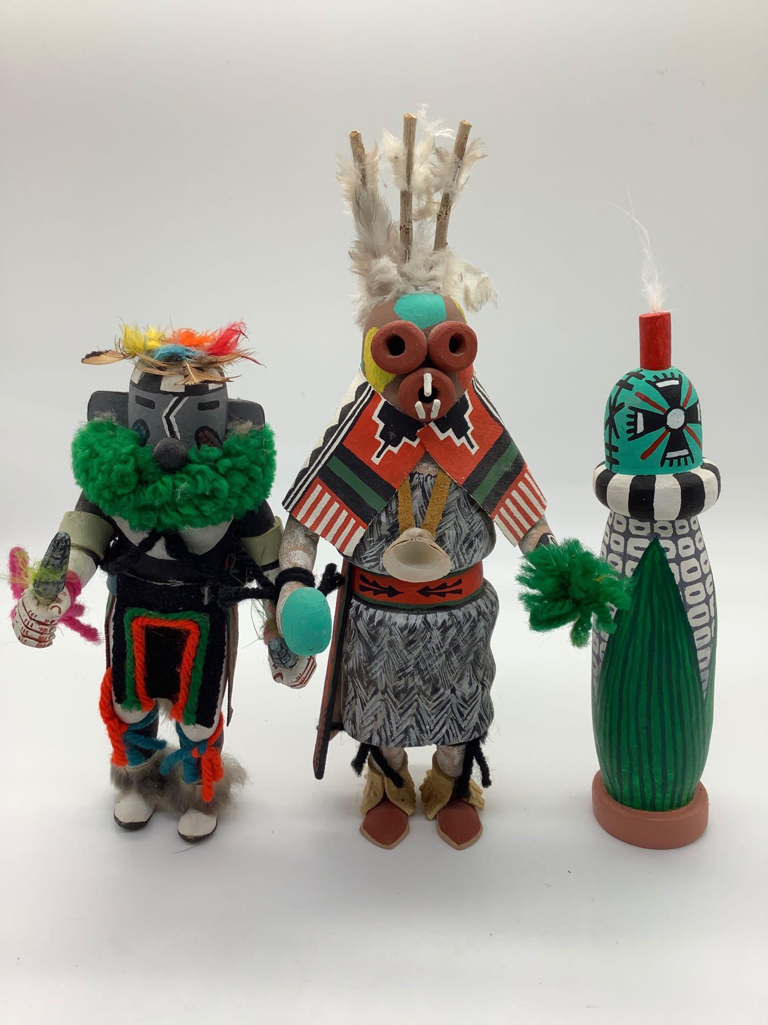 3x Native American Hopi Kachina dolls: figure w/: 3x Native American Hopi Kachina dolls: Hopi kachina w/ blanket around shoulders, Hopi Kachina holding blue corn, and Hopi Corn Kachina. Approx 10x4x4 inches.
