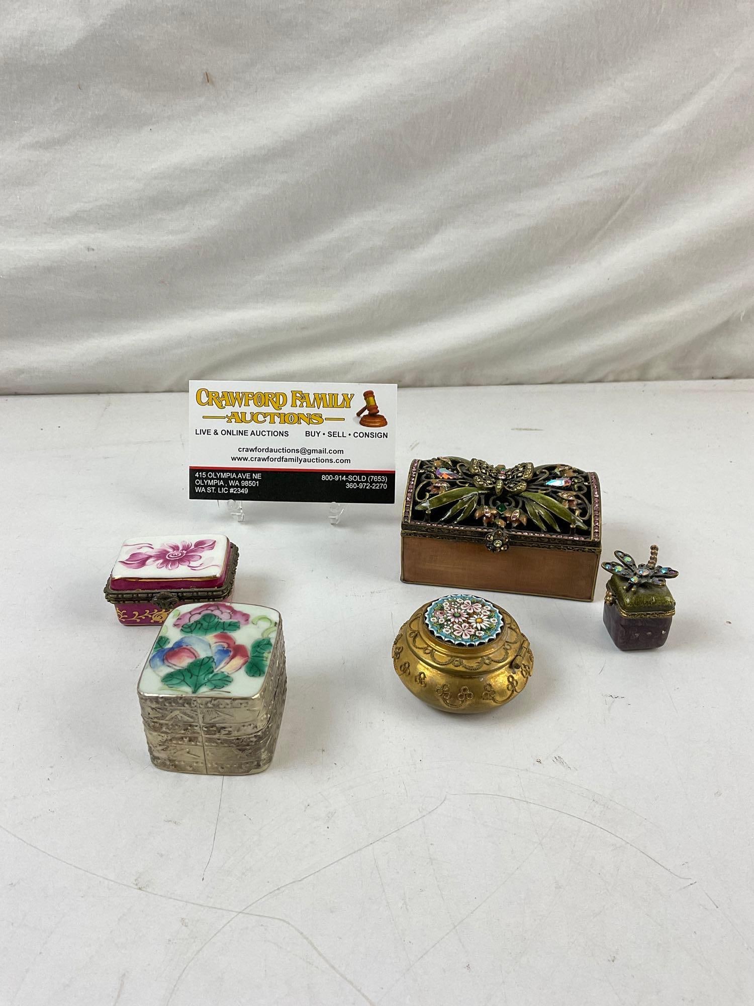 5 pcs Vintage Assorted Pillboxes. 2 Jay Strongwater. 1 micro-mosaic. See pics.: 5 pcs Vintage Assorted Pillboxes. 2 marked Jay Strongwater. 1 brass box with micro-mosaic. 1 silver plate box with porcelain top. 1 painted porcelain box. Measures 3" x 2". DM-2559
