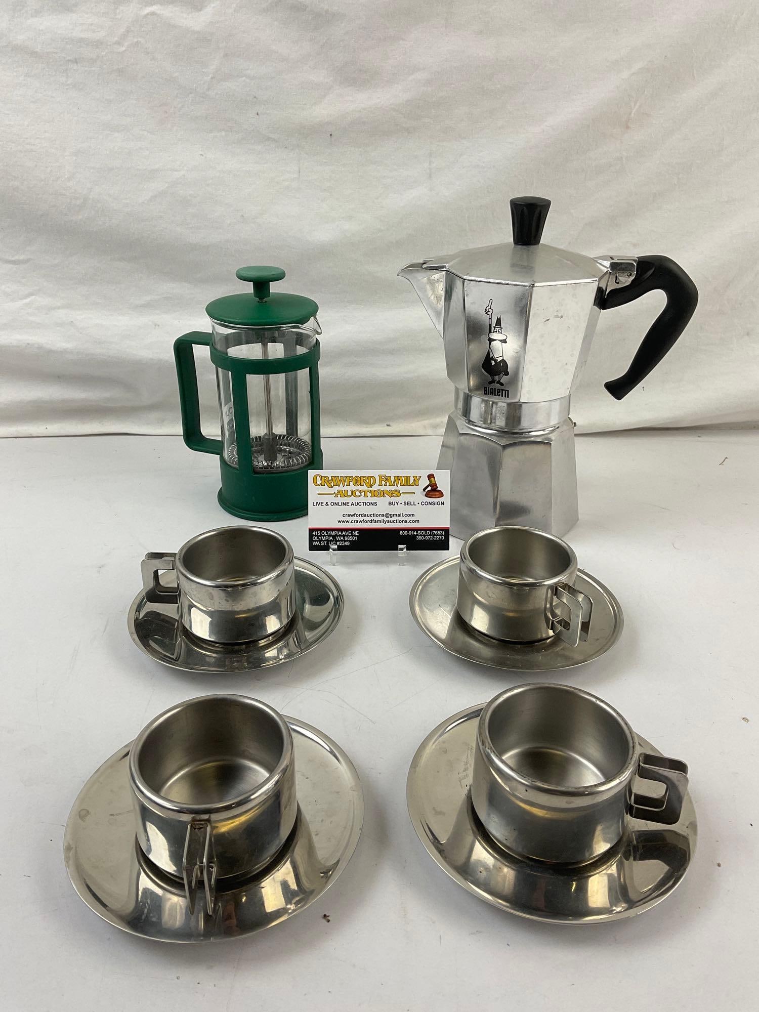 2 Coffee Makers w/ 4 espresso cups, Bialetti Moka Expresso, Vintage Casalinghi. See pics. (1 of 1)
