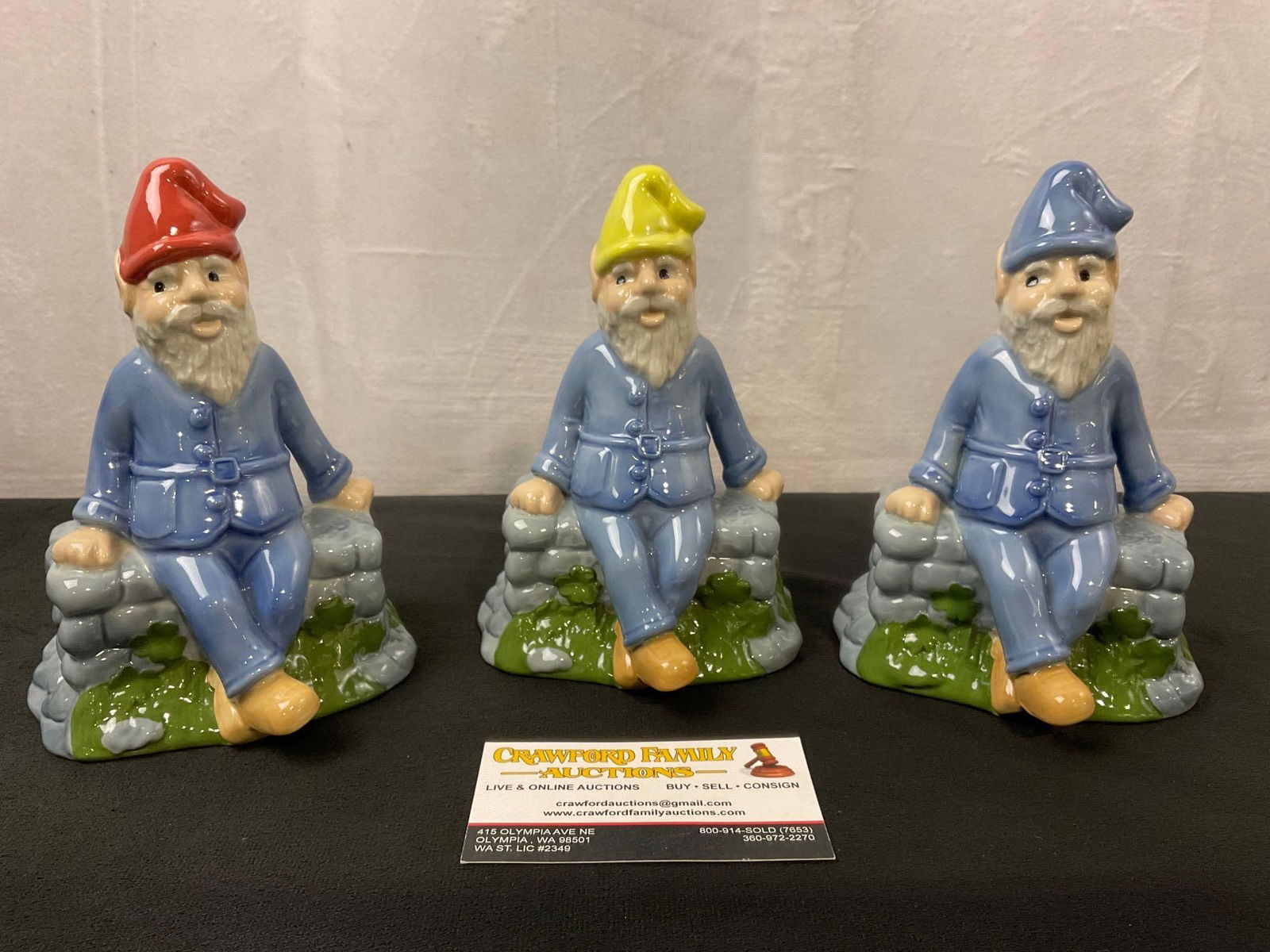 Vintage Trio of Lucky Limited Edition Coin Banks, 4 of 15, 4 of 25, and 4 of 100: Appears to be in great shape. Measures about 5.5 inches tall. All of these Wade England pieces are from the same consignors collection. See pics. E-2577