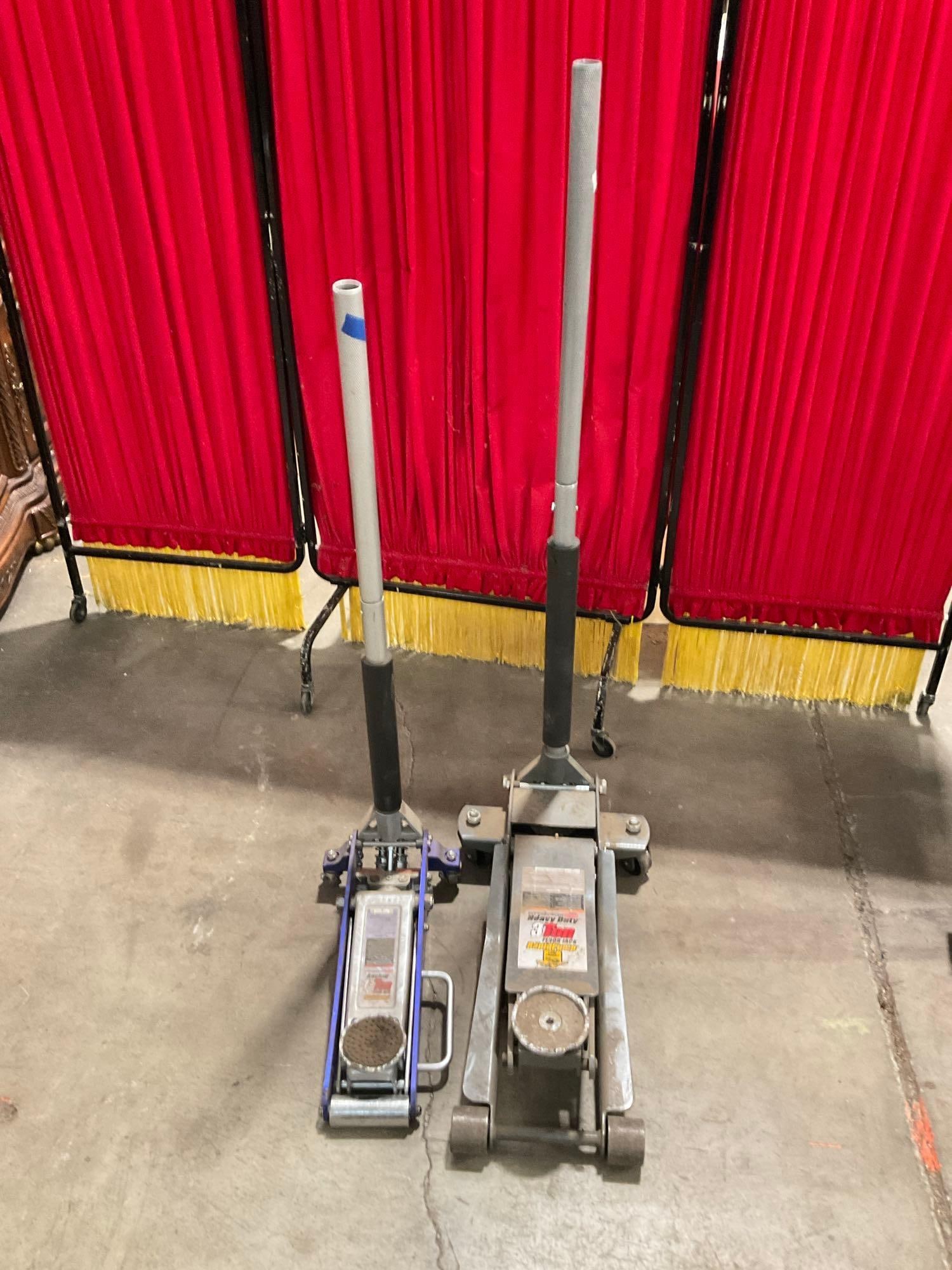 Pair of Pittsburgh Floor jacks - Rated Racing 1.5 Ton & Heavy Duty 3 Ton - See pics: Working. Good condition. T-2629