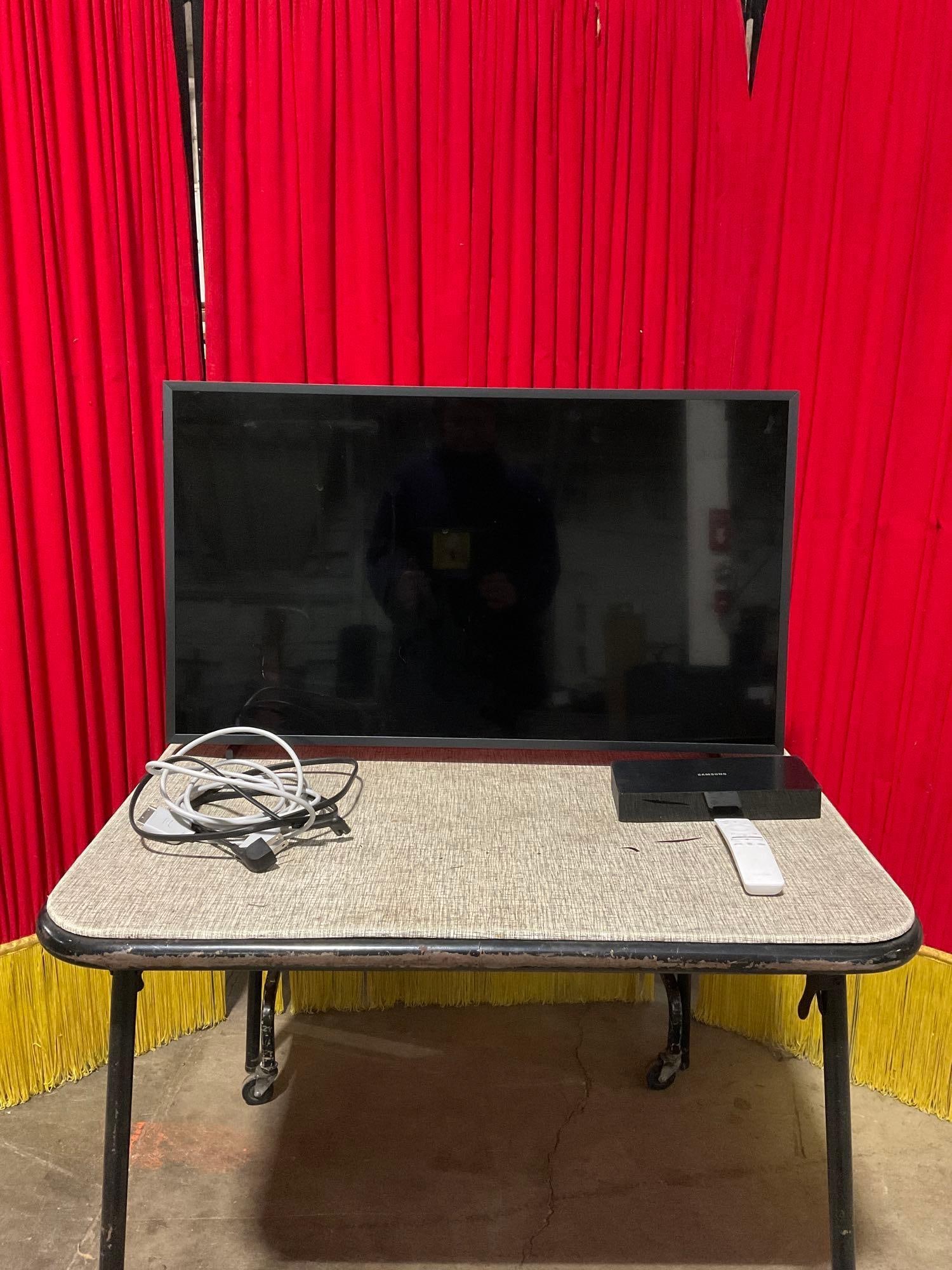 Samsung 32" OLED Smart TV w/ Samsung One Connect & Remote. Tested, Working. See pics. (1 of 10)