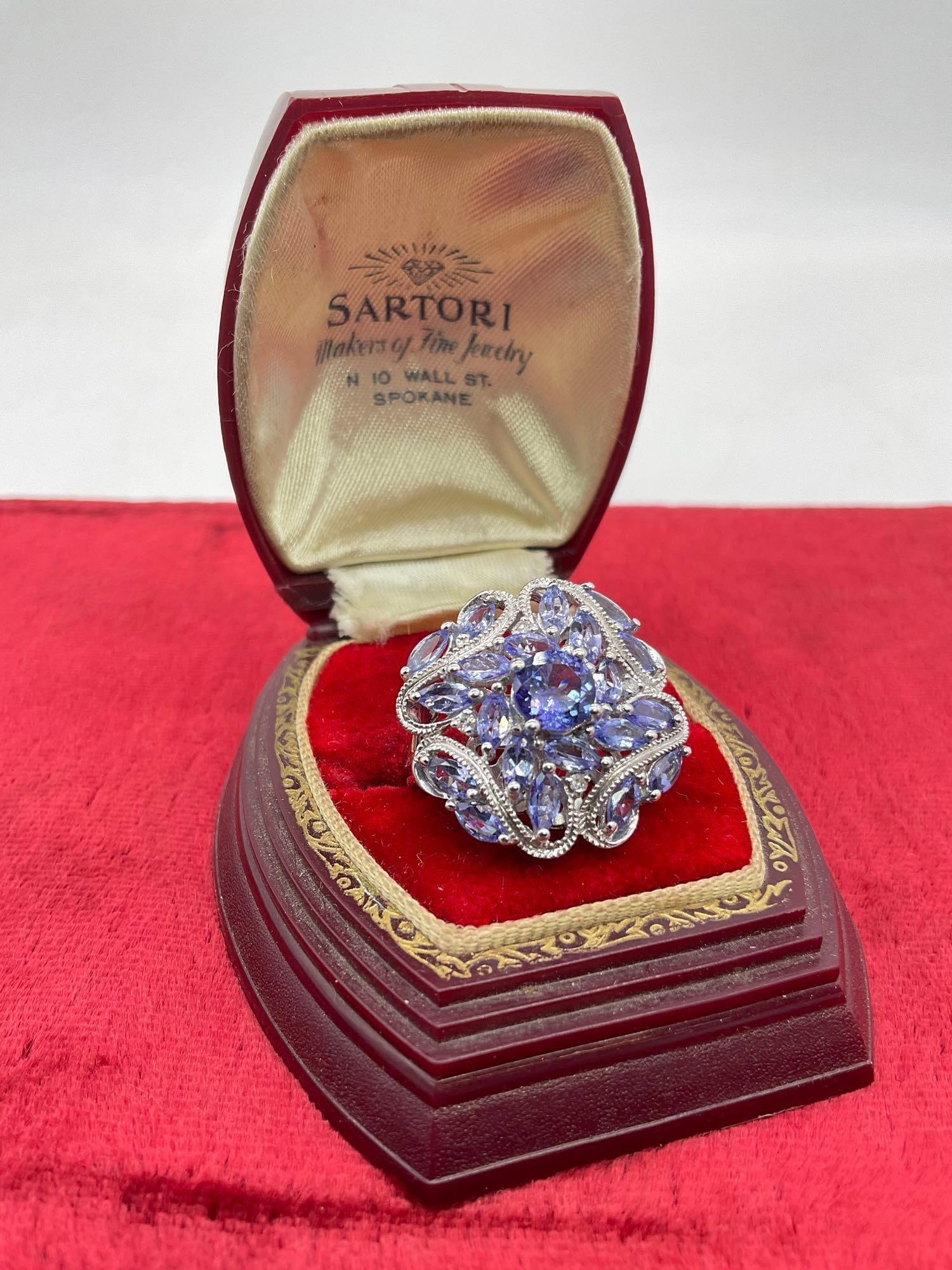 Stunning sterling silver and lavender toned crystal/glass setting cocktail ring - size 9 (1 of 6)