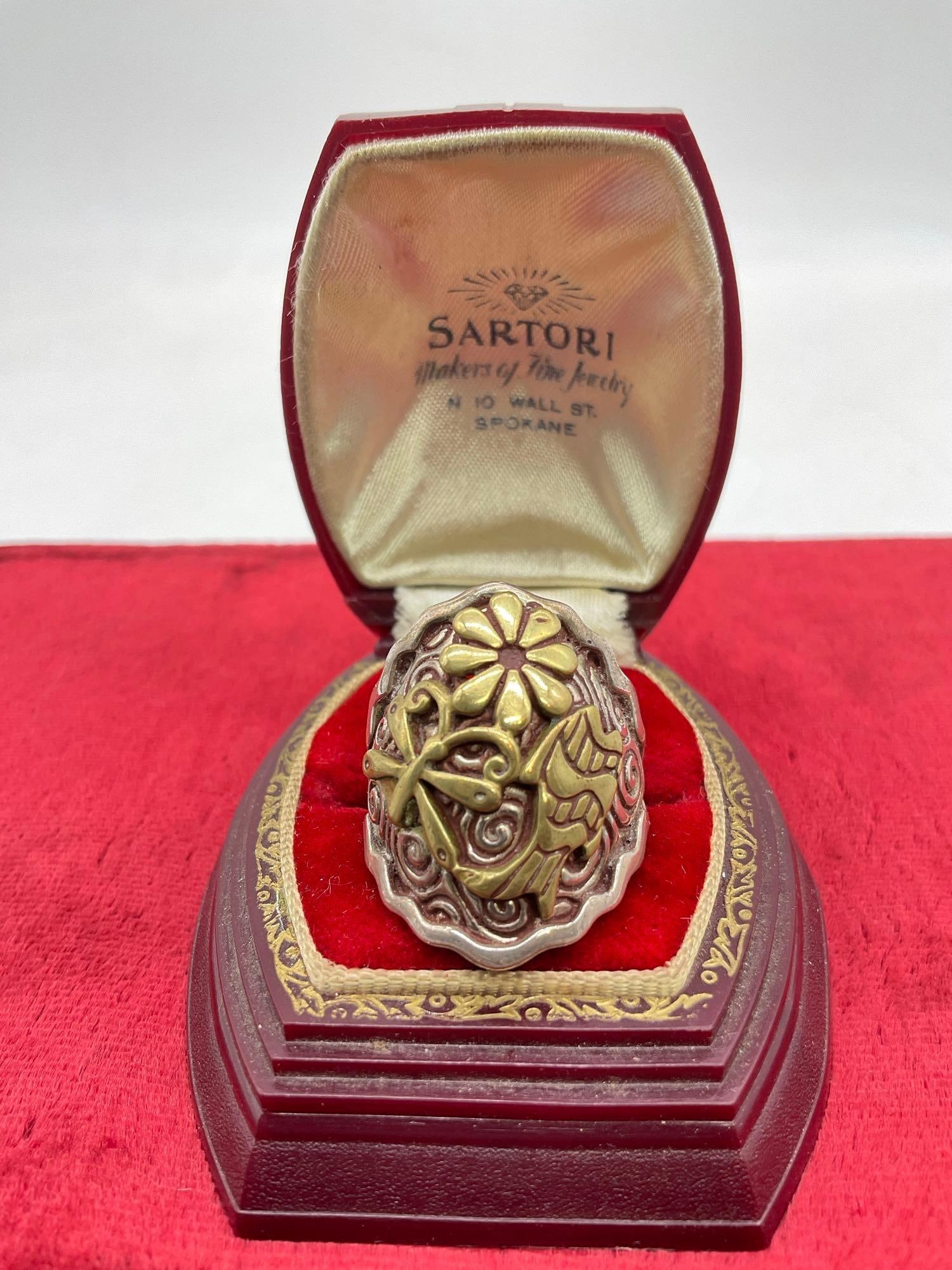 Vintage sterling silver heavy "shield" style ring with gold tone fish/butterfly motif design - sz 9 (1 of 4)