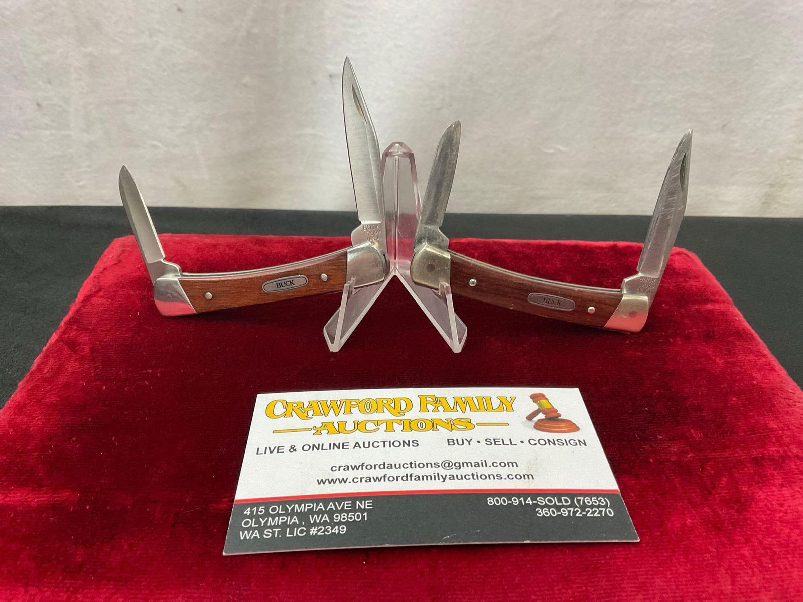 Pair of Vintage Buck 709 Double Blade Folding Pocket Knives (1 of 4)