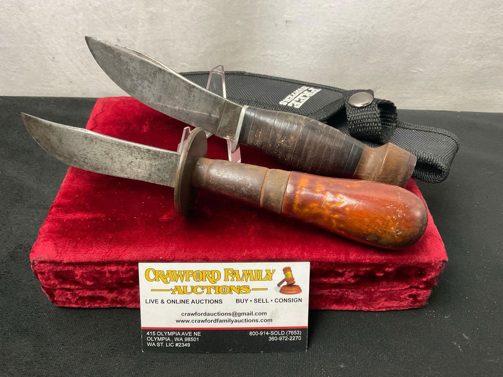 Pair of Vintage Remington Fixed Blade Knives, 1x RH-32 & 1x RH-72P w/ Awl Handle and guard (1 of 4)