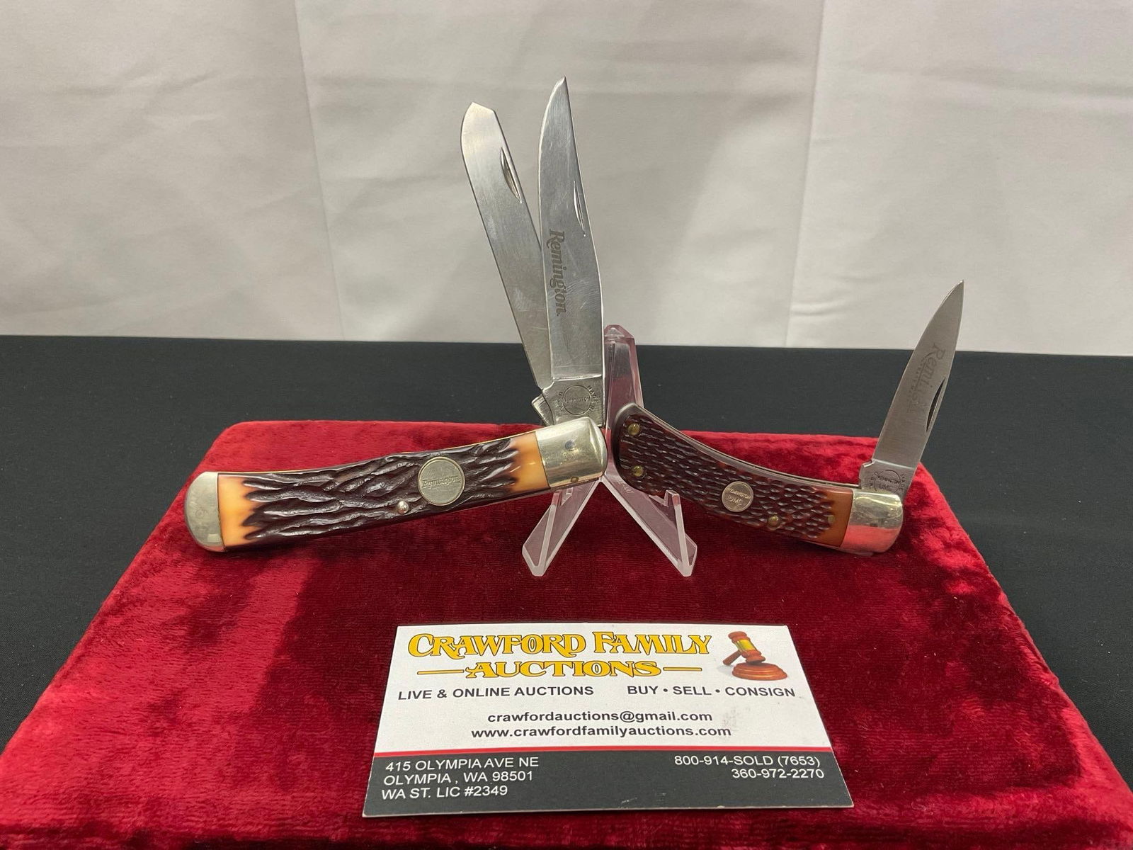 Pair of Vintage Remington Folding Knives, R-5 Gentlemen & R-12 Trapper, delrin faux horn handles (1 of 4)