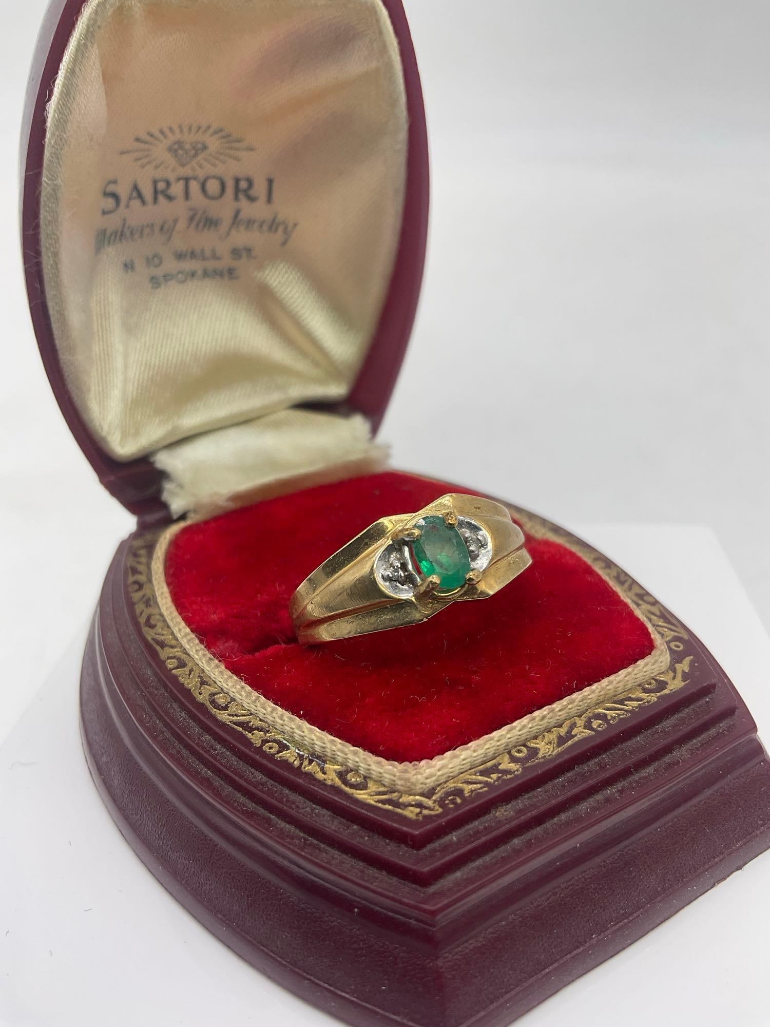 10k yellow gold men's engagement style ring w/ emerald setting & diamond chip accent 3.39 grams (1 of 3)