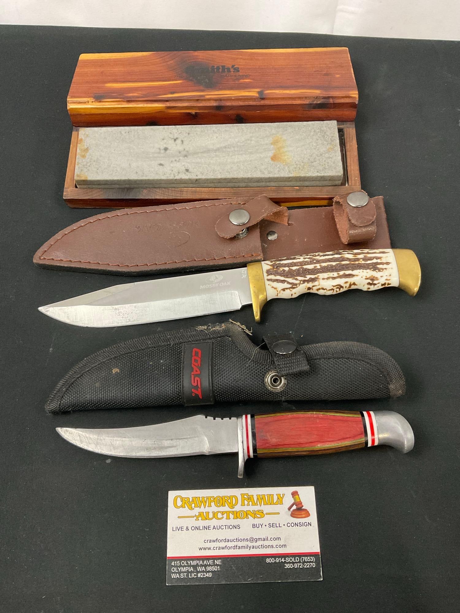 Smiths Whetstone & Pair of Fixed Blade Knives, Mossy Oak w/ Stag & Brass Handle & Coast (1 of 5)