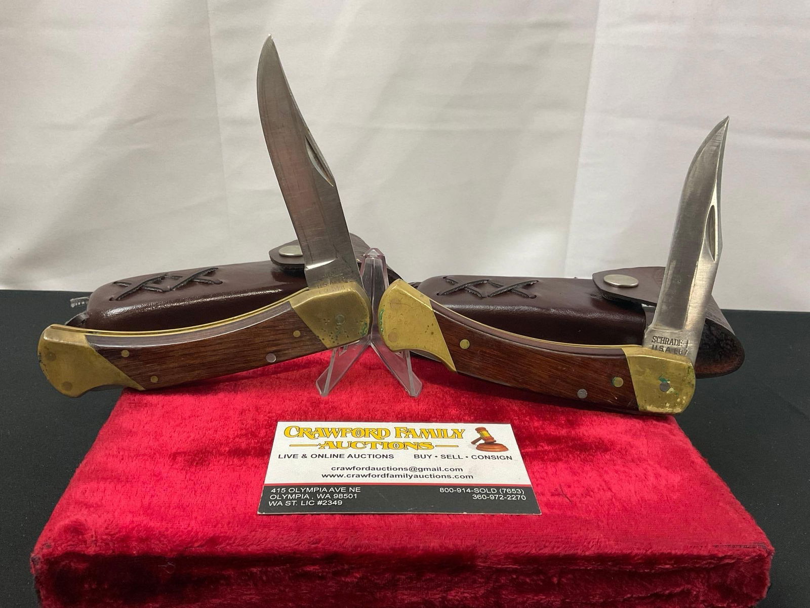 Pair of Vintage Schrade Single Blade Folding Pocket Knives, Models LB7, Brass & Wood Handles (1 of 3)