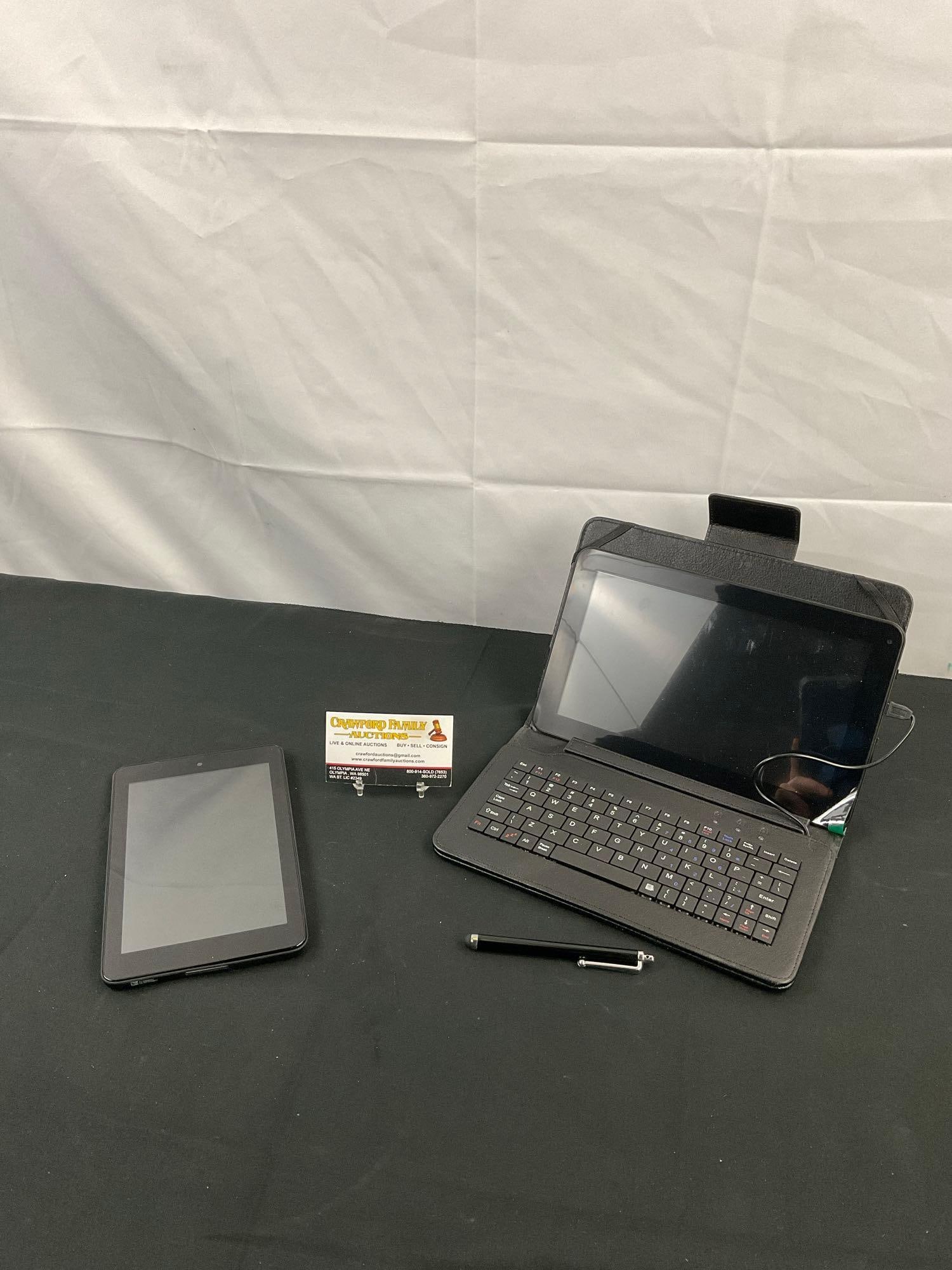 2 pcs Tablets. Dell Tablet Model T01C. Polaroid 4 GB Tablet Model PMID918 w/ Keyboard in Case. See (1 of 7)