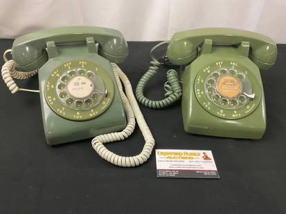 Pair of Vintage Rotary Phones, Olive Green in Color, Bell System by Western Electric: Appears to be in good shape. The pieces measures approx 5h x 8w x 9d inches. See pics. E-2684 