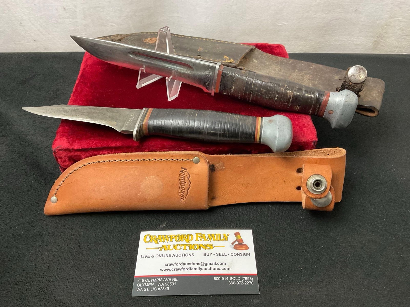 Pair of Vintage Remington Fixed Blade Knives, 1x RH-35 marked USN Mark I & 1x RH-36: Appears to be in good shape. The blades measure approx 3.5 & 5 inches long. All of these knives come from the same large collection. See pics. E-414