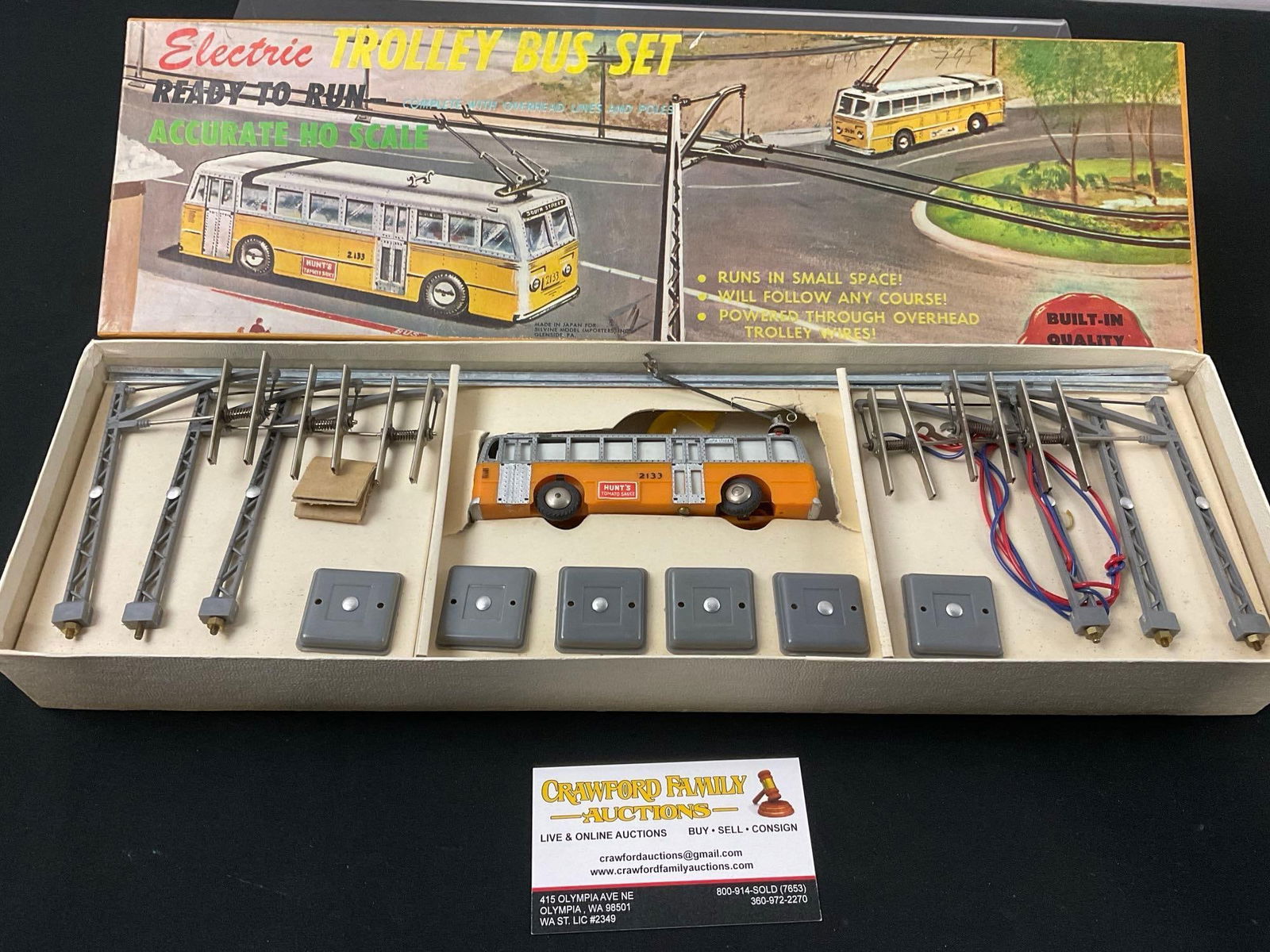 Vintage HO Scale Electric Trolley Bus Set in original box (1 of 2)