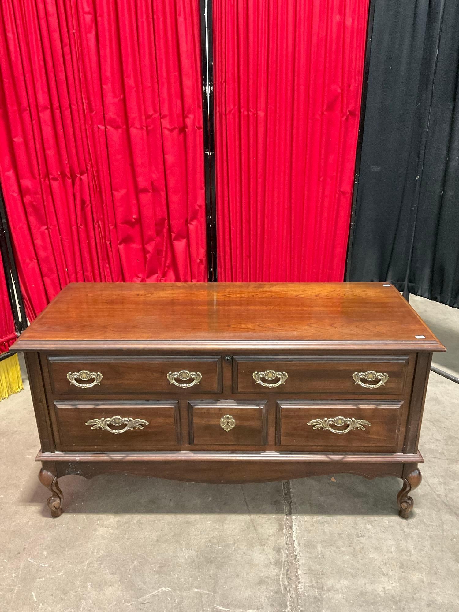 Vintage Lane Aroma-Tite Cedar Lined Wooden Love Chest w/ Decorative Brass Hardware. See pics. (1 of 9)