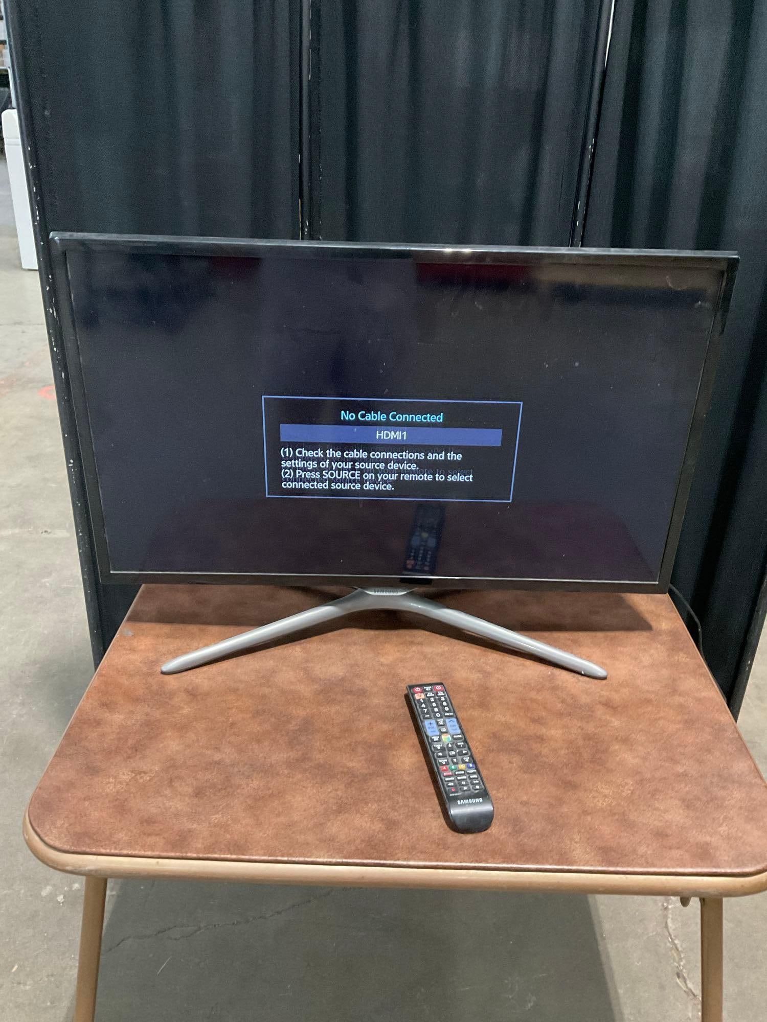 Samsung 32" Smart TV w/ Remote - Model# UN32F5500AF - Tested & Working - See pics (1 of 5)