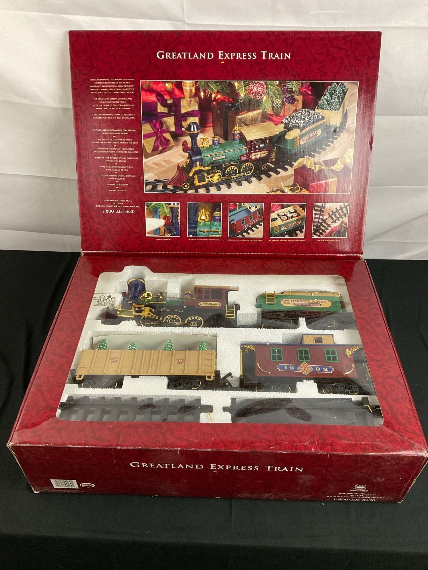 NIB Greatland Electric Train Express - Christmas Motif Train Set w/ 3 Cars & An Engine - 20ft of (1 of 5)