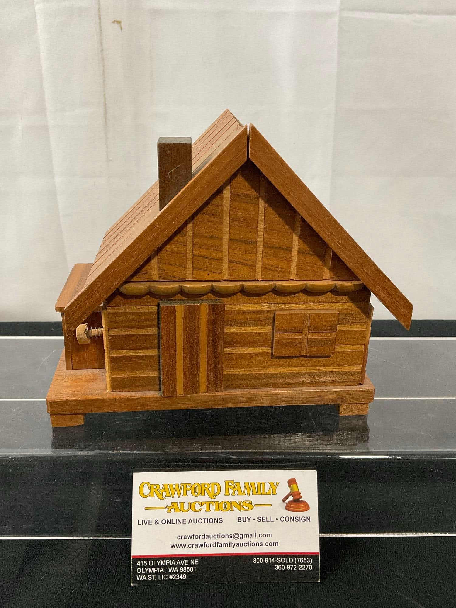 Vintage 1950s Japan Wooden House Log Cabin Cigarette Holder Music Box (1 of 4)