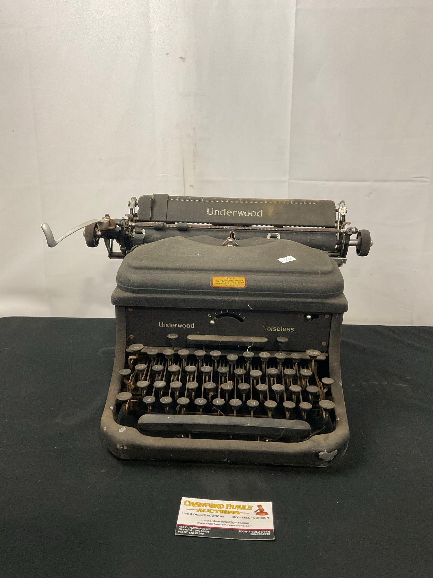Vintage 1930s Underwood Noiseless Typewriter: Serial number is on the frame: 10-60145. Appears to be in good shape. Measures approx 10h x 18w x 16d inches. See pics. E-2718