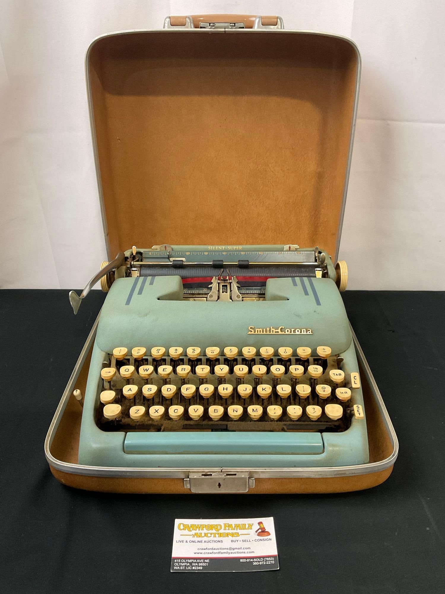 Vintage 1955 Smith & Corona Silent Super Typewriter Powder Blue in yellow case (1 of 8)
