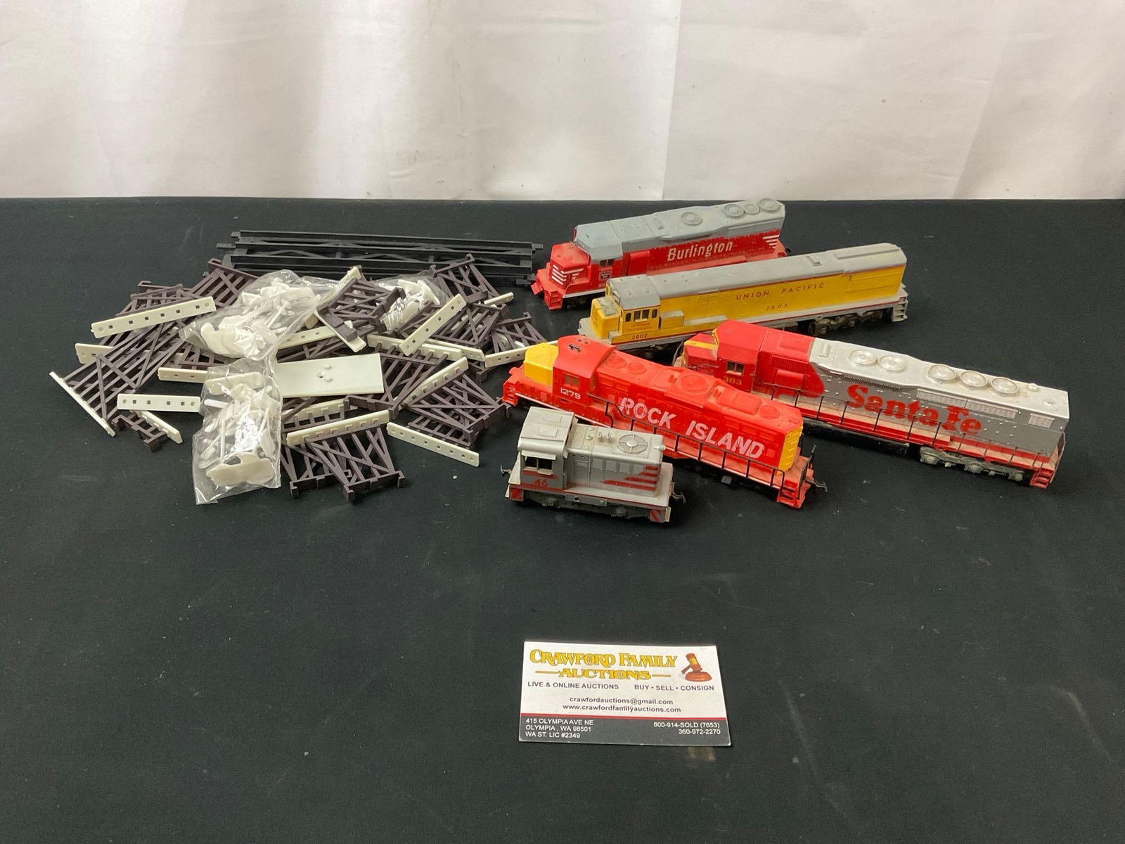 5 Ho Scale Train By Cox, Santa Fe, Union Pacific