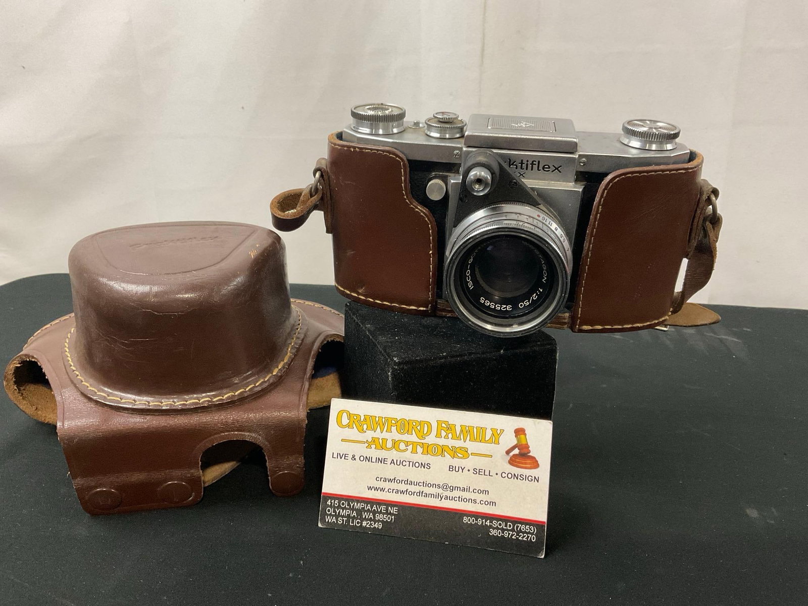 Vintage Praktiflex FX 35mm SLR Film Camera w/ Leather Field Case (1 of 8)