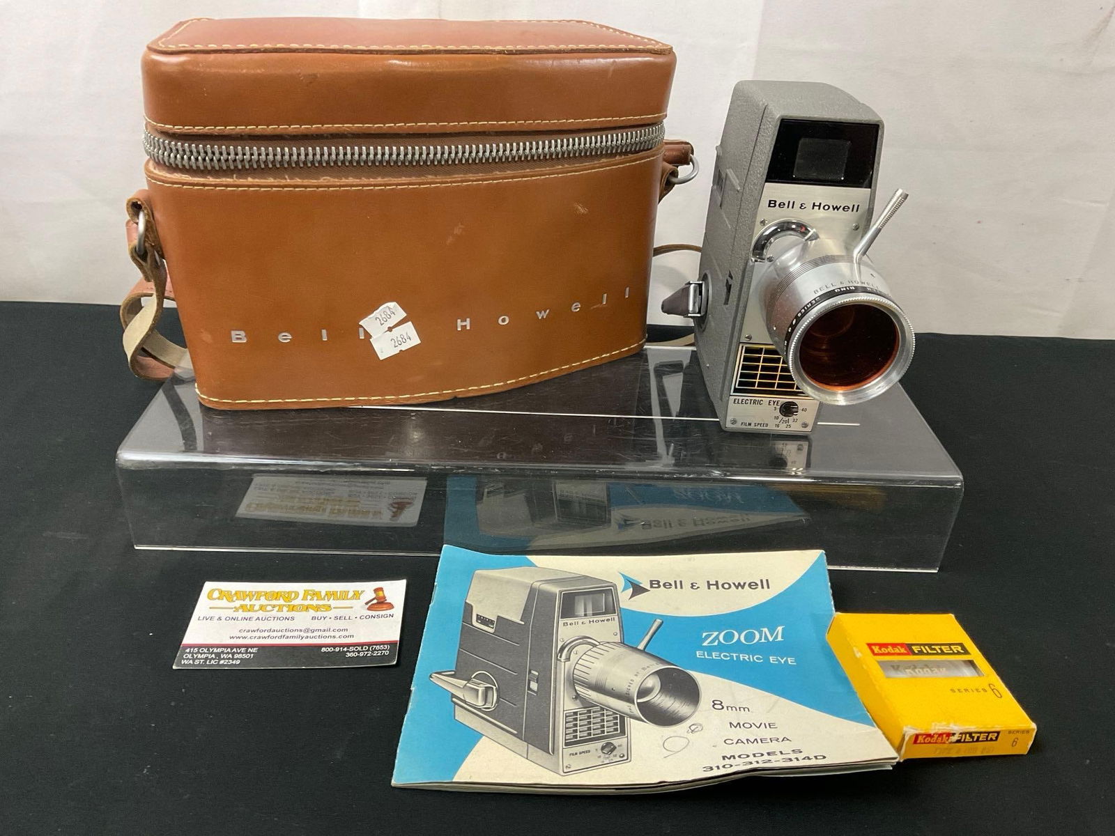 Vintage Bell & Howell Zoom Electric Eye Model 310 8mm Movie Camera w/ Leather Case (1 of 6)