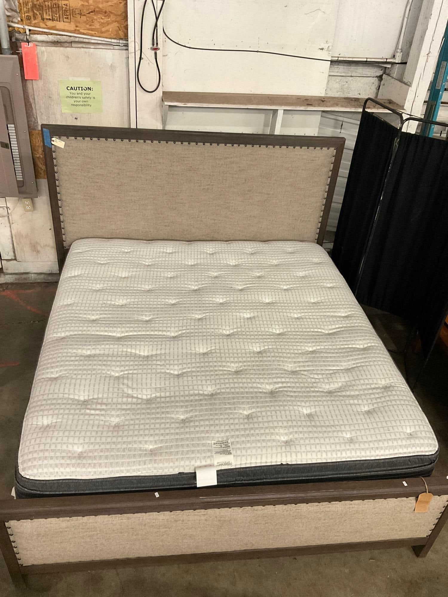 BEAUTYREST Silver King Sized Memory Top Mattress Model BRS900C-TSS. Gently Used. See pics.: BEAUTYREST Silver King Sized Memory Top Mattress Model BRS900C-TSS. Gently Used. Includes box spring. Measures 75" x 75" x 27" Condition is fair to good. DM-2840 does not include head board & bed