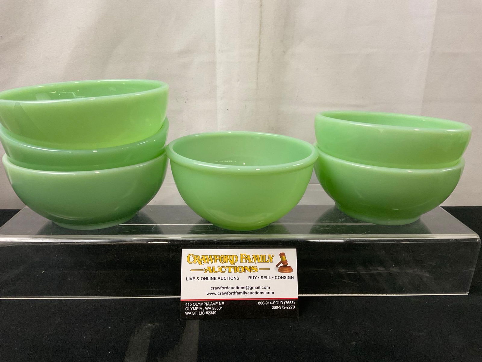 6x Jadeite Green Glass Bowls, Fire King Anchor Hocking, 4 inches in diameter (1 of 6)