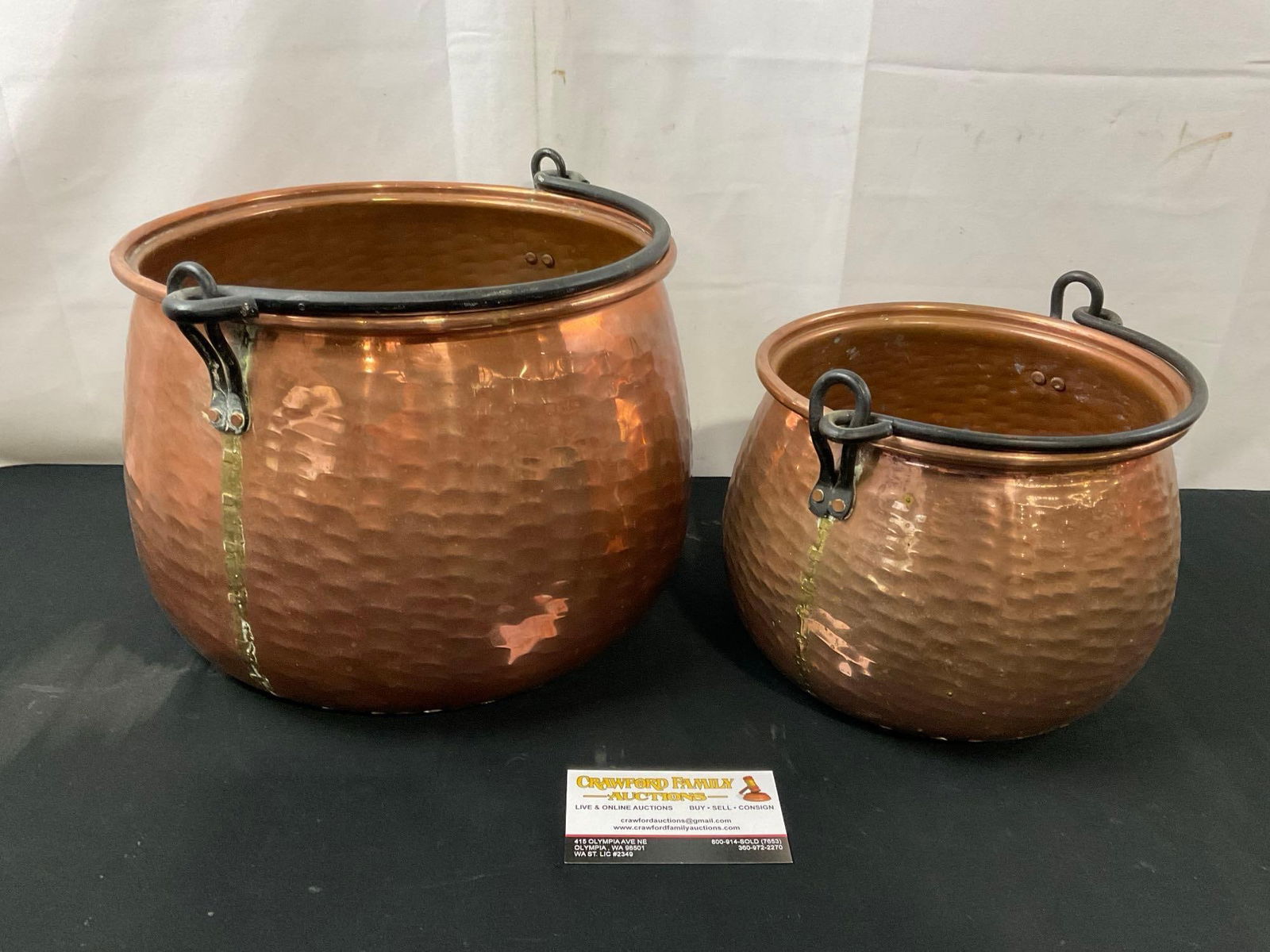 Pair of Vintage Hammered Copper Pots, Cast Iron Handles (1 of 4)