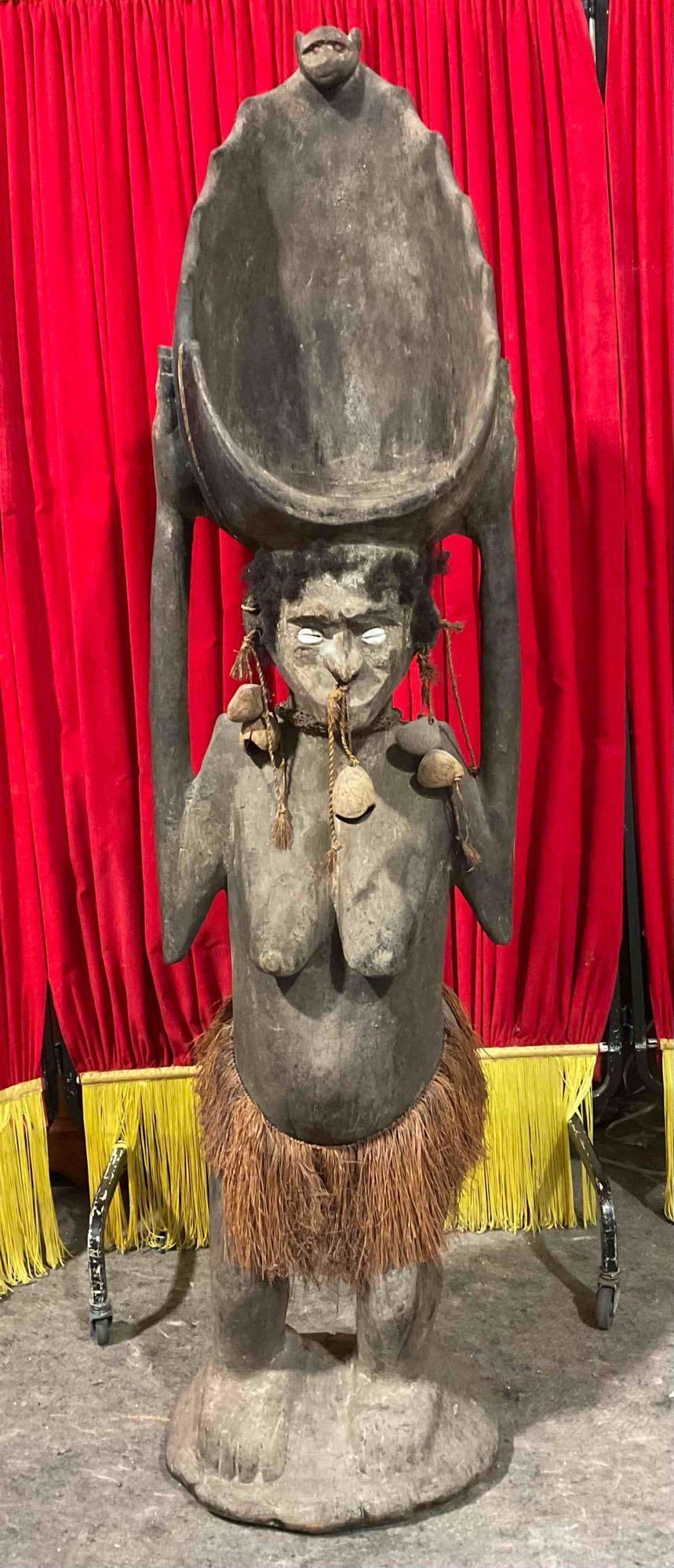 Vintage Papua New Guinea Hand Carved Latmul Female Figural Ancestor Wooden Statue. See pics. (1 of 12)