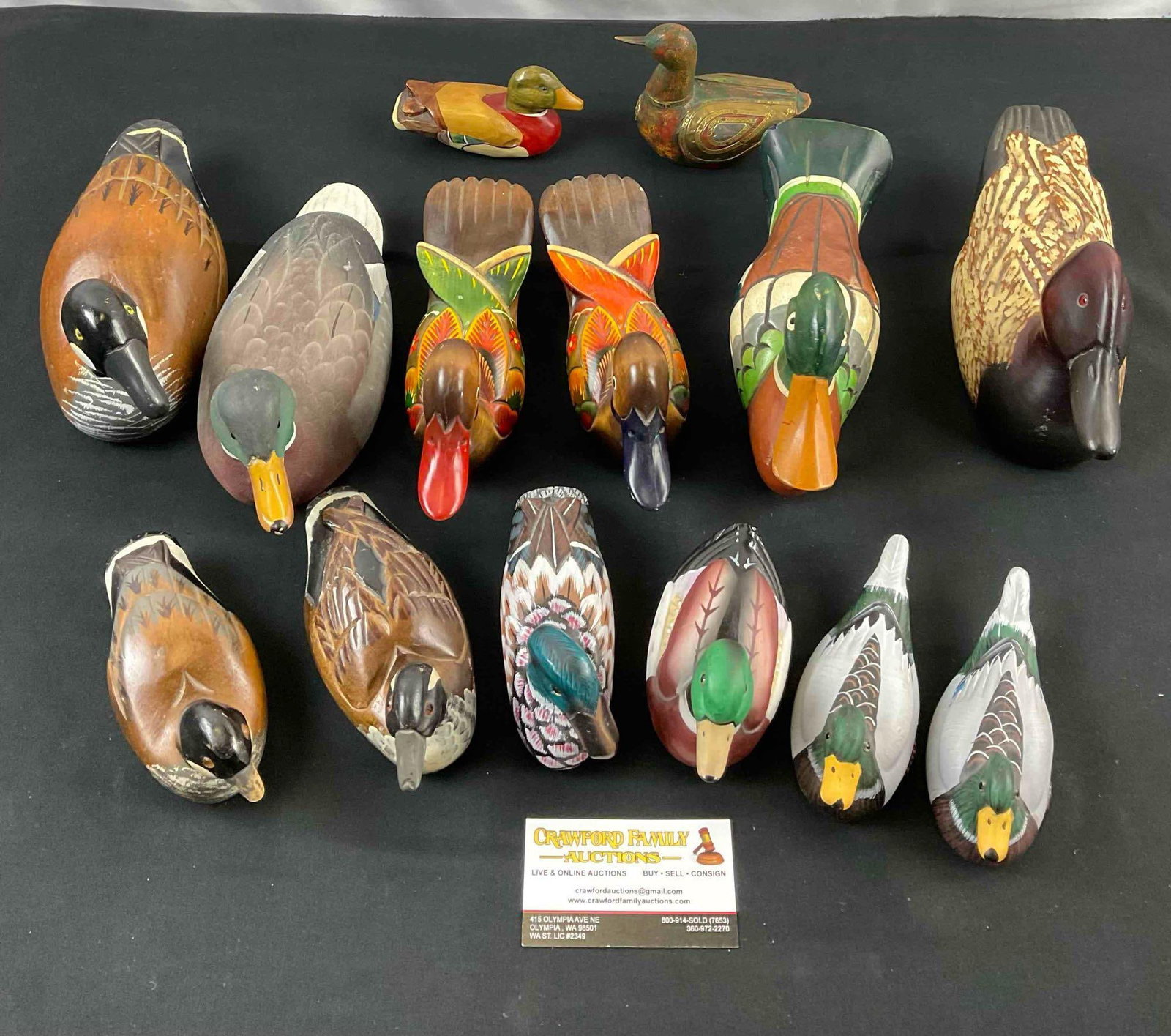 14 pcs Vintage Colorful Painted Duck Statuette Collection. 10x Wood, 3x Ceramic, 1x Other. See pi...: 14 pcs Vintage Colorful Painted Duck Statuette Collection. 10x Wood, 3x Ceramic, 1x Composite. Pieces have minor wear, condition is otherwise very good. 2x Made in Korea, 1x Brileyco Painted and signe