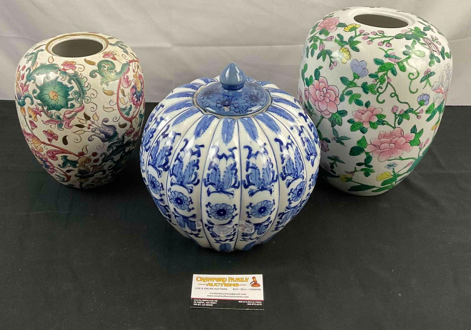 3 pcs Lovely Chinese Ceramic Ginger Jars w/ Classic Floral Designs. 1 w/ Lid, 2 w/o Lids. See pics. (1 of 9)